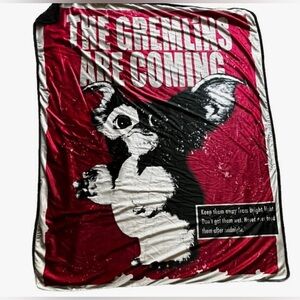 The Gremlins are Coming Gizmo Fleece Throw Blanket  #Gremlins #VintageMovies